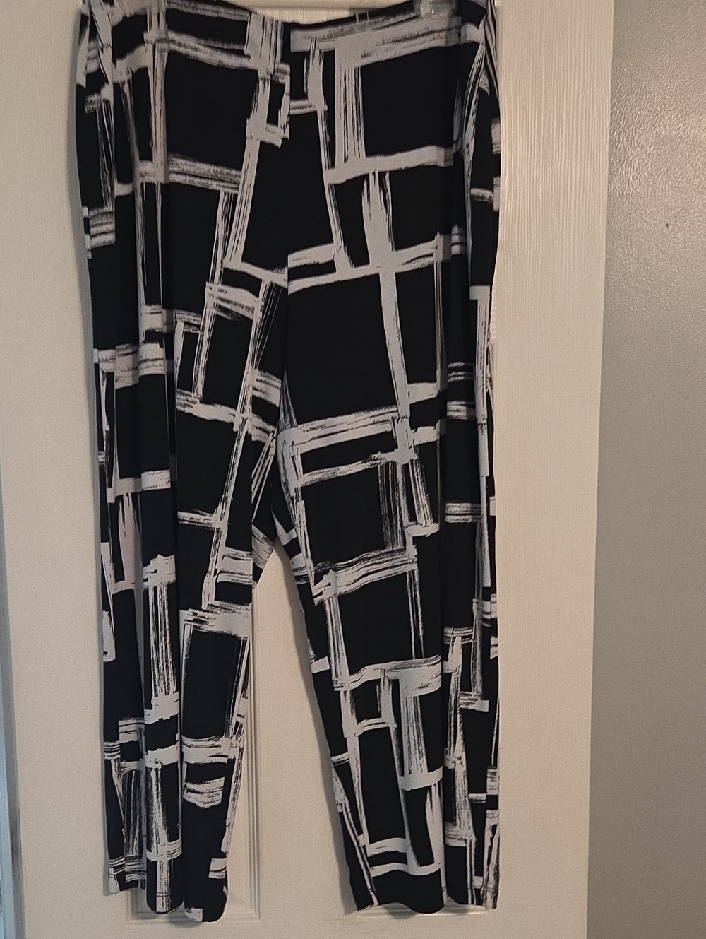 Alfani Black and White Geometric Print Leggings